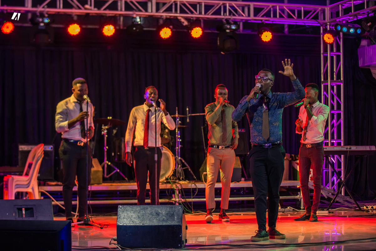 akezanet's tweet photo. [RETOUR EN IMAGES] 

Si vous avez manqué le "KAINOS Concert" organisé par le groupe Victorious Team, voilà pour vous un aperçu de ce qui semblait être la soirée gospel de ce début d'été.
#akezanet #lesbeautesdecheznous #VictoriousTeam #KainosConcert https://t.co/YeWROFlQDB