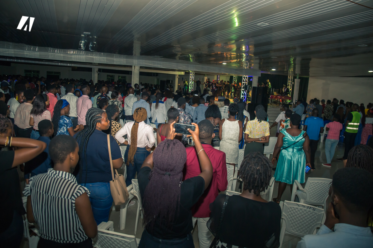 akezanet's tweet photo. [RETOUR EN IMAGES] 

Si vous avez manqué le "KAINOS Concert" organisé par le groupe Victorious Team, voilà pour vous un aperçu de ce qui semblait être la soirée gospel de ce début d'été.
#akezanet #lesbeautesdecheznous #VictoriousTeam #KainosConcert https://t.co/YeWROFlQDB