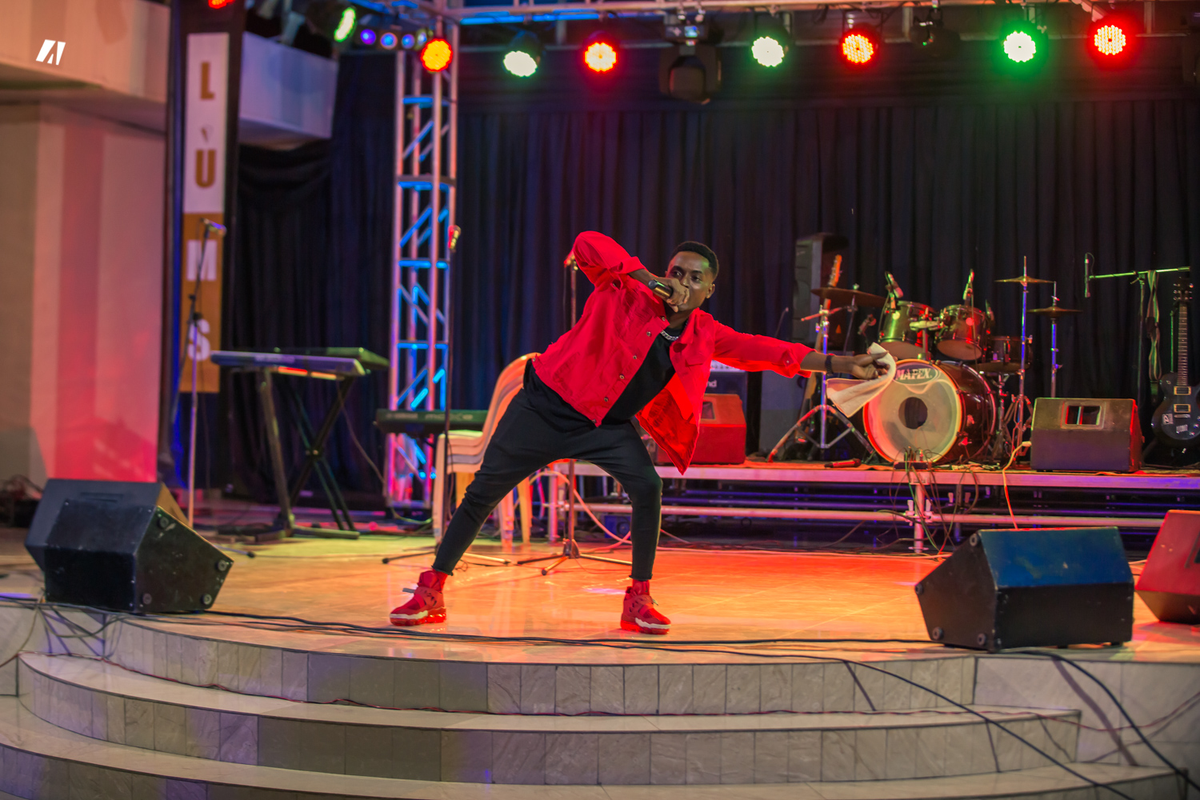 akezanet's tweet photo. [RETOUR EN IMAGES] 

Si vous avez manqué le "KAINOS Concert" organisé par le groupe Victorious Team, voilà pour vous un aperçu de ce qui semblait être la soirée gospel de ce début d'été.
#akezanet #lesbeautesdecheznous #VictoriousTeam #KainosConcert https://t.co/YeWROFlQDB