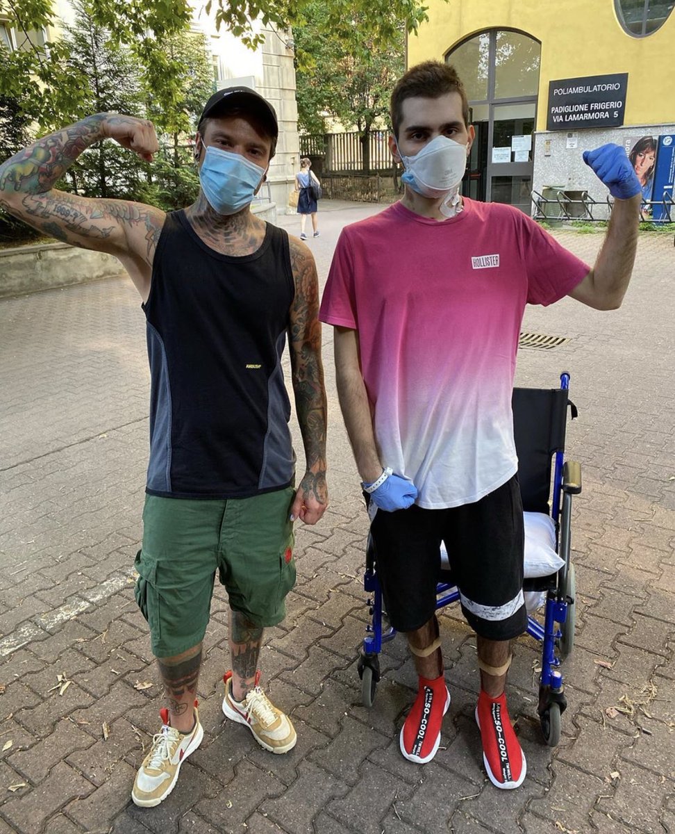 Se non conoscete nessuno che sia stato in terapia intensiva e vi permettete di instillare il dubbio che la pandemia sia stata fantascienza vi presento un mio amico che causa Covid ha dovuto subire un trapianto di polmoni a 18 anni. Poi fare silenzio ogni tanto non fa male eh