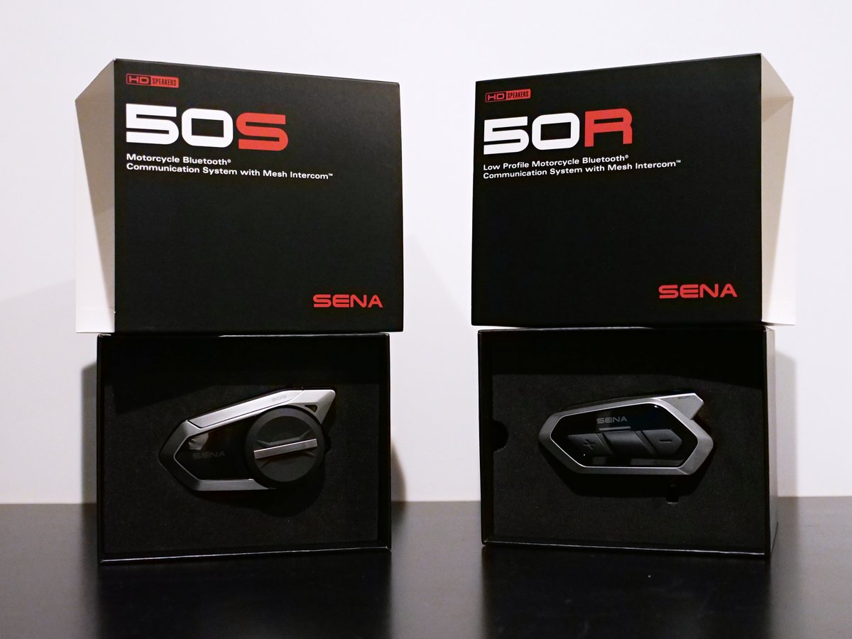 MotardAdventure's tweet photo. Les dernières nouveautés Sena 50S et 50R sont arrivées entre nos mains pour vous proposer un essai complet de ces deux unités 🙂
Ils représentent le segment haut de gamme de la marque, incorporant les technologies de pairage Mesh 2.0 et le Bluetooth 5.0 👌

cc @SenaBluetoothFR https://t.co/IGnLl5dalD