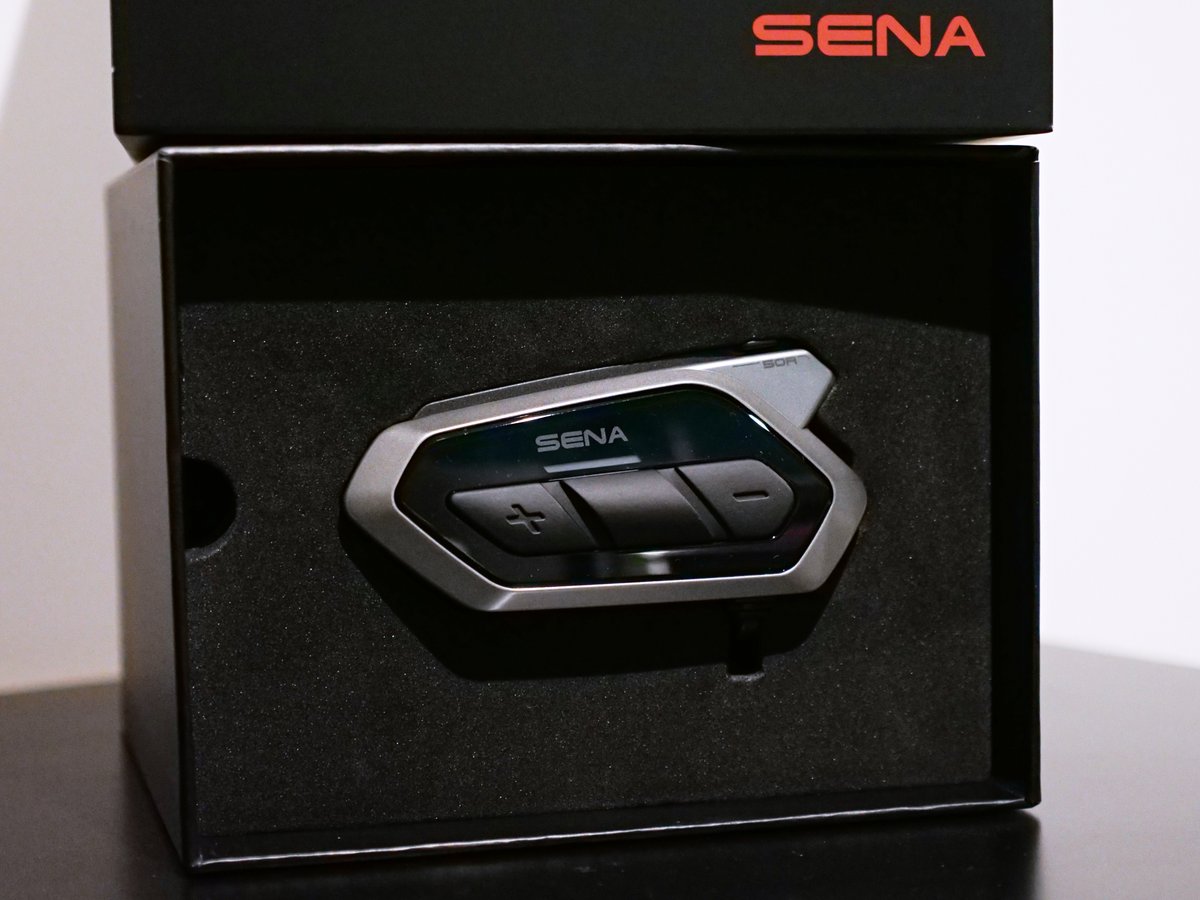 MotardAdventure's tweet photo. Les dernières nouveautés Sena 50S et 50R sont arrivées entre nos mains pour vous proposer un essai complet de ces deux unités 🙂
Ils représentent le segment haut de gamme de la marque, incorporant les technologies de pairage Mesh 2.0 et le Bluetooth 5.0 👌

cc @SenaBluetoothFR https://t.co/IGnLl5dalD