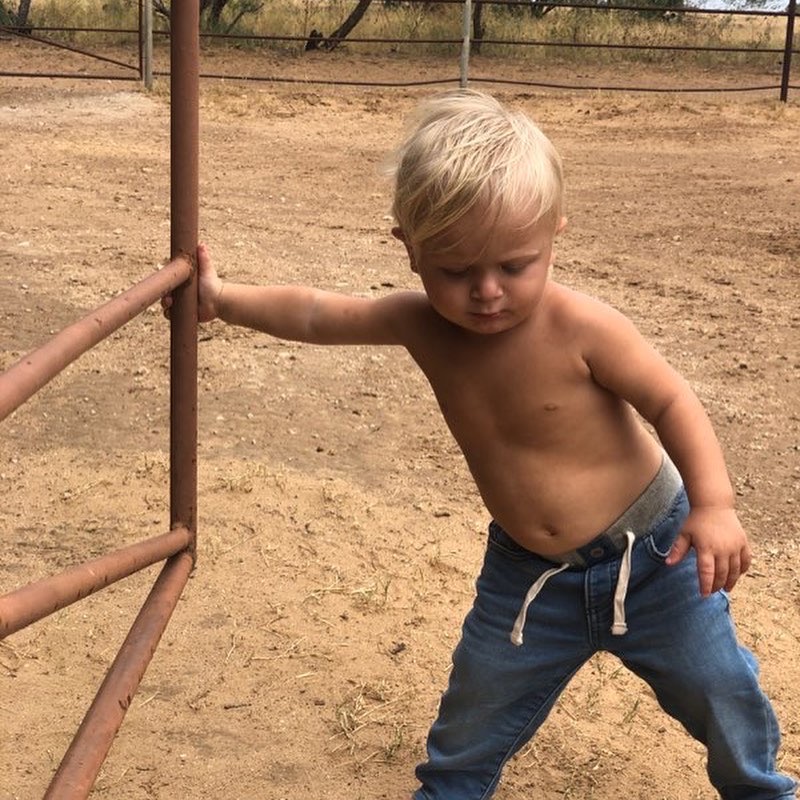 PBR's tweet photo. Just ranchin’ with the Mauney’s #MauneyMonday (via IG/jbmauneyxv) https://t.co/jajWsd0kWA