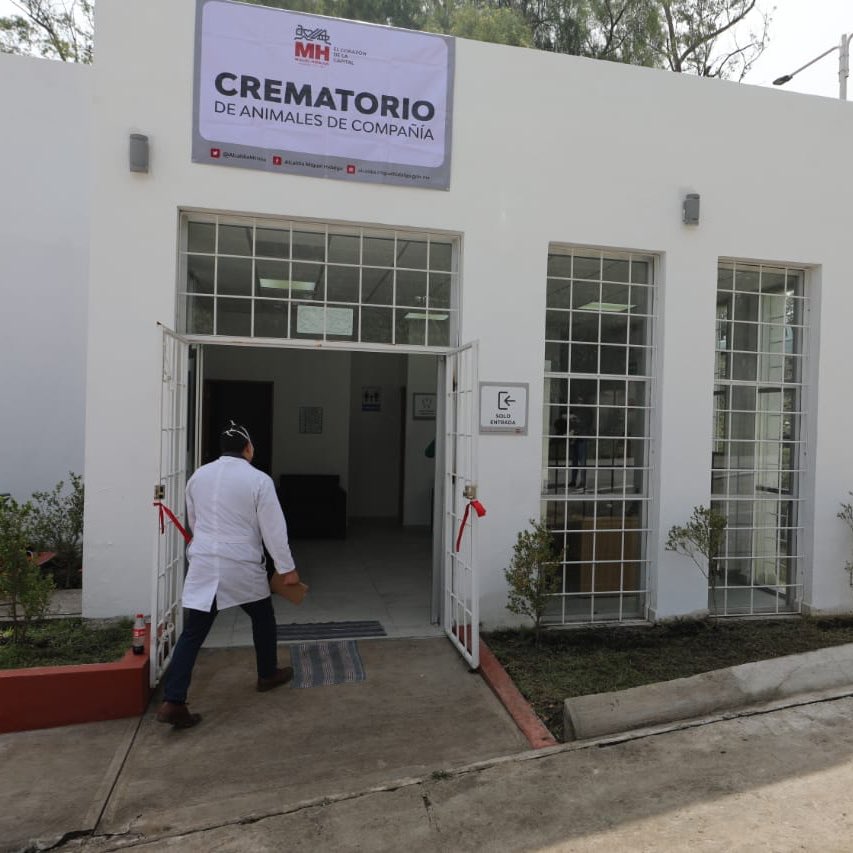AlcaldiaMHmx's tweet photo. Esta mañana, nuestro Alcalde @vromog inauguró el primer Crematorio para Animales de Compañía en la Ciudad de México, ubicado en el #PanteónDolores.

#MHSustentable 
#MHelCorazónDeLaCapital https://t.co/DxySTBsnPY