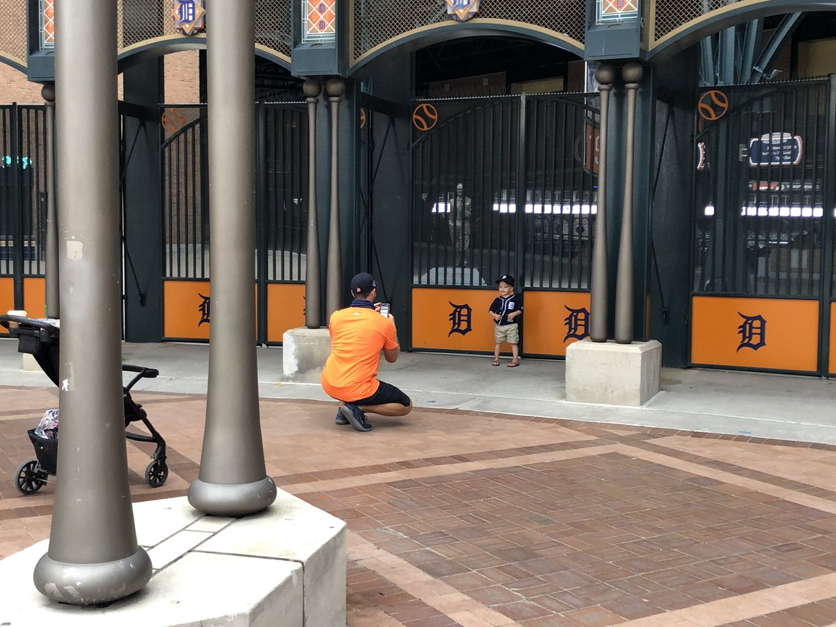 BradGalli's tweet photo. This honestly just made me cry. This is the home opener in Detroit. 

The coronavirus stinks beyond words. https://t.co/TiJ0rvHa1W