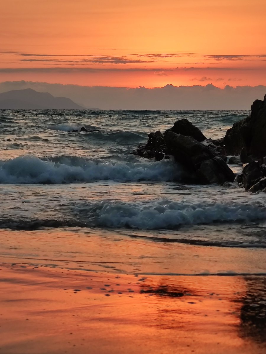 vmrr8395's tweet photo. Otro atardecer con colores espectaculares.
#zumaia #itzurun #SunsetBeach #ShotOnMiNote10
https://t.co/TMix94Rq4T https://t.co/BubbeRLxGB