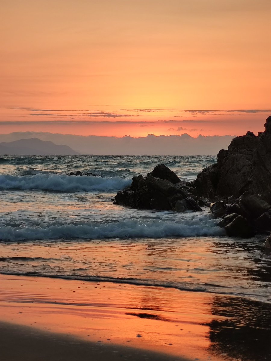 vmrr8395's tweet photo. Otro atardecer con colores espectaculares.
#zumaia #itzurun #SunsetBeach #ShotOnMiNote10
https://t.co/TMix94Rq4T https://t.co/BubbeRLxGB