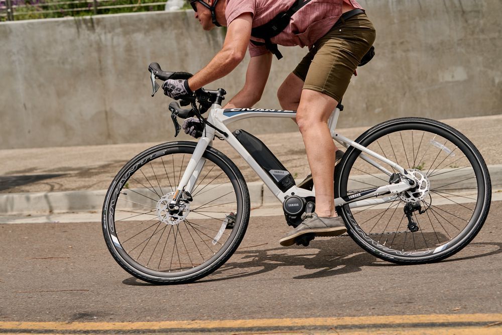 E_BikeReport's tweet photo. eBike News: Yamaha Speed Pedelec, New Niner emtbs, Mount Washington Trip, Monowheel Record &amp; More! [VIDEOS] #electricbike #ebike #ebikes #bicycle #yamahabike #ninerbikes #vekkit #cargobike #roadbike
https://t.co/PO1JfpBrIV https://t.co/MvRU3f3VFZ