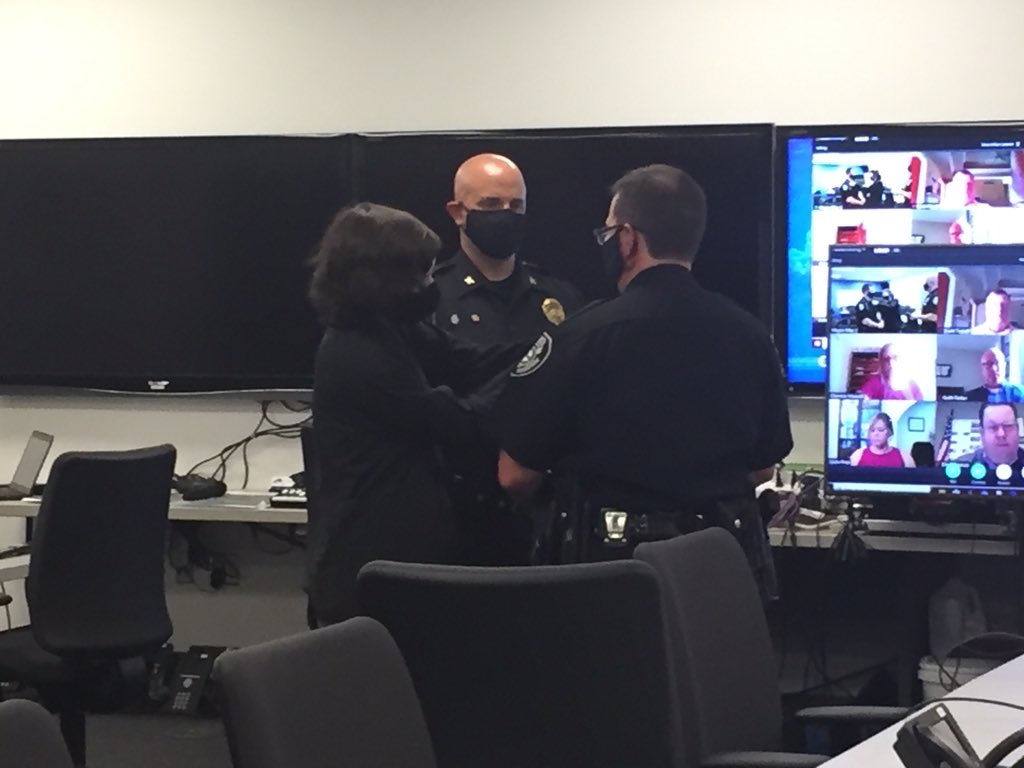 SmokingJacket26's tweet photo. Went and got Promtoed to Lieutenant today!! My 14 year old Josh pinned me since my 17 year old pinned me last time. #Copslife #BlueLivesMatter https://t.co/eZIVit5uVY