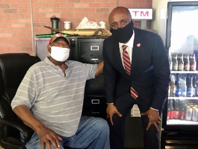 QuintonLucasKC's tweet photo. During these times, it’s important to support local, small businesses as we can. Glad this #midwestblackrestaurantweek to support the outstanding LC’s BBQ with some great carry out burnt ends. And I got to talk to Mr. LC. Great food! #EatLocal #KCMO https://t.co/L6yYfPCt7e