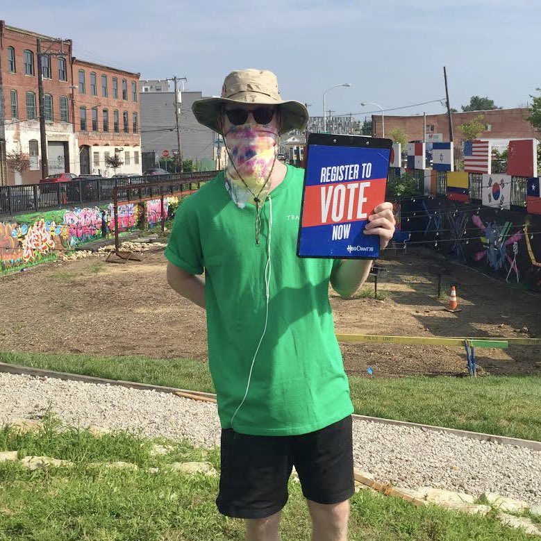 HeadCountOrg's tweet photo. .@asherroth, @sunflowerphl and HeadCount teamed up this weekend to register voters for the #trashclub - a community based movement to help clean up trash in the streets of Philly. We are working to improve the environment &amp; making sure folks in the area are registered to vote. https://t.co/DmlcPQjYhr