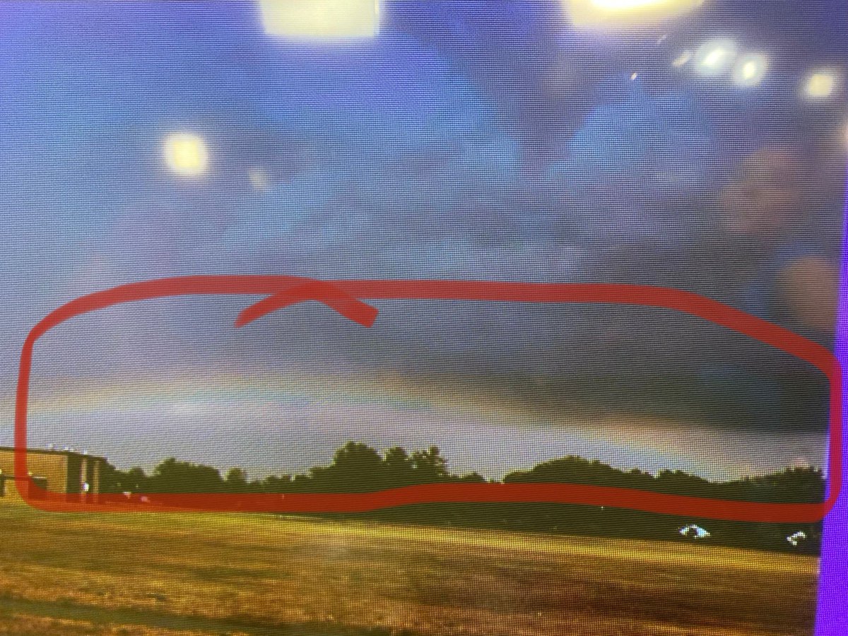 yolandaharrisTV's tweet photo. So... now I see the rainbow. But this is @AshleeBaracy’s monitor. My monitor is really dark so I couldn’t see the colors. #notcolorblind https://t.co/ClSAcbHuHb