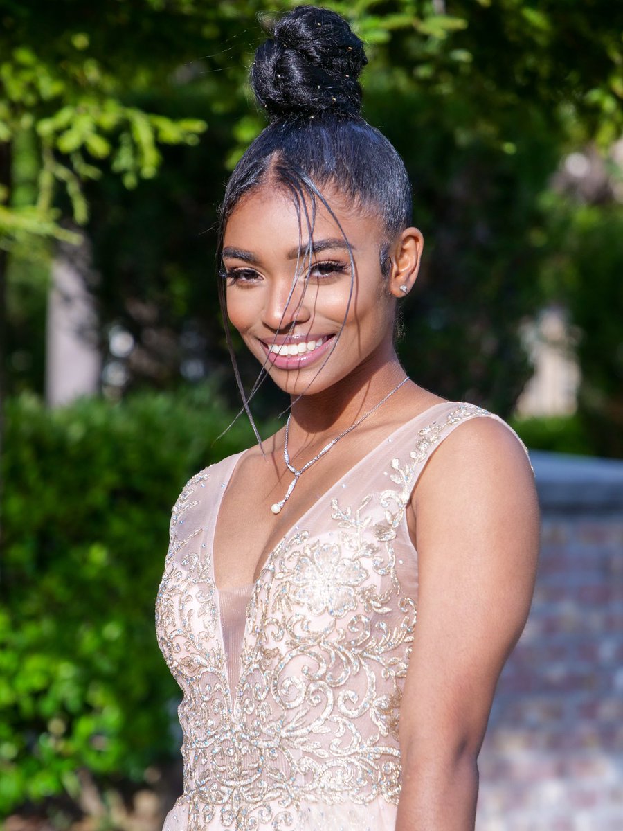 acekurokami's tweet photo. On July 20, 2020, Zarrie Allen was visiting a gravesite with her friends when she was killed in a drive-by shooting. She was not the intended victim. No arrests have been made and her family, and an entire community of people who loved Zarrie, are outraged and grieving. https://t.co/u3hVyr63w2