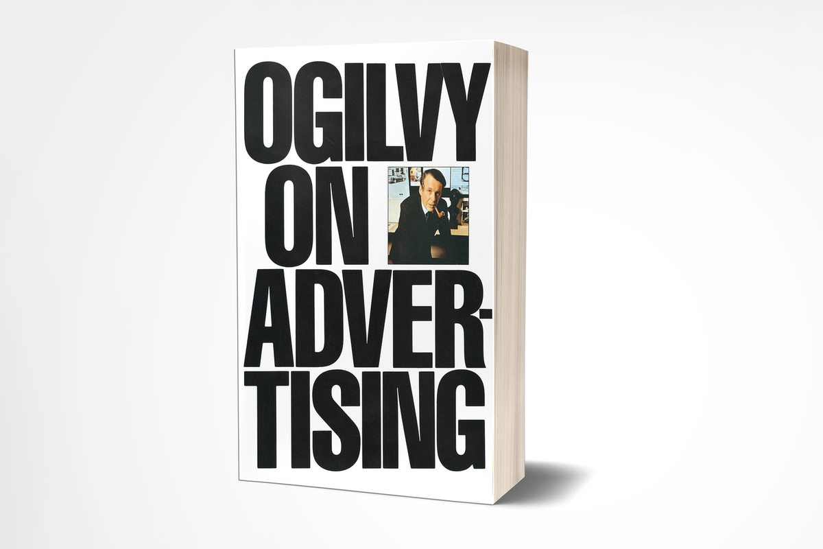 A Thread on the book "Ogilvy on Advertising" by the advertising legend David Ogilvy. Things I noted/learned from the book (~40)One Liner- A book where Ogilvy shares his experience and wisdom on what makes a good advertisement work.