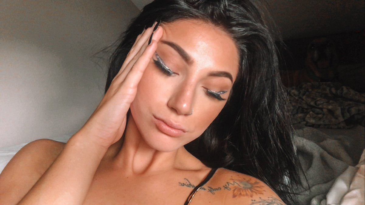 target_care's tweet photo. Nothing makes you feel more confident than a Glitter Wing 👑
#aspiringmua #nwohio #elfcosmetics #wetnwildbeauty #tartecosmetics #toledohio #aspiringmodel #explorepage #makeupartist #beautybloggers #fyp #toofaced #nicoleandbrizee #itsa10haircare #matrix #biolage https://t.co/NjJ0ou3Jf8