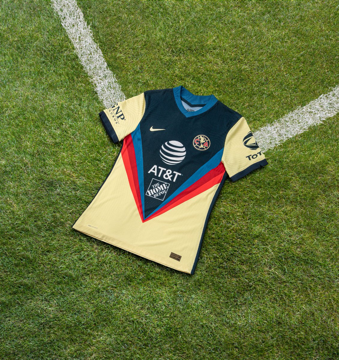 ClubAmerica's tweet photo. 🚨 #PromoCaliente Azulcrema 🚨

¡Participa por el nuevo Jersey de Local! 🦅

¿Cómo?
1⃣ Sigue a @calientesports 📲
2⃣ Dale 🔁 y ❤️
3⃣ Responde este tuit con tu jugador favorito actual y con los hashtags #DesdeElNido y #MásAcciónMásDiversión 🔥 https://t.co/z9I4gu6vgp
