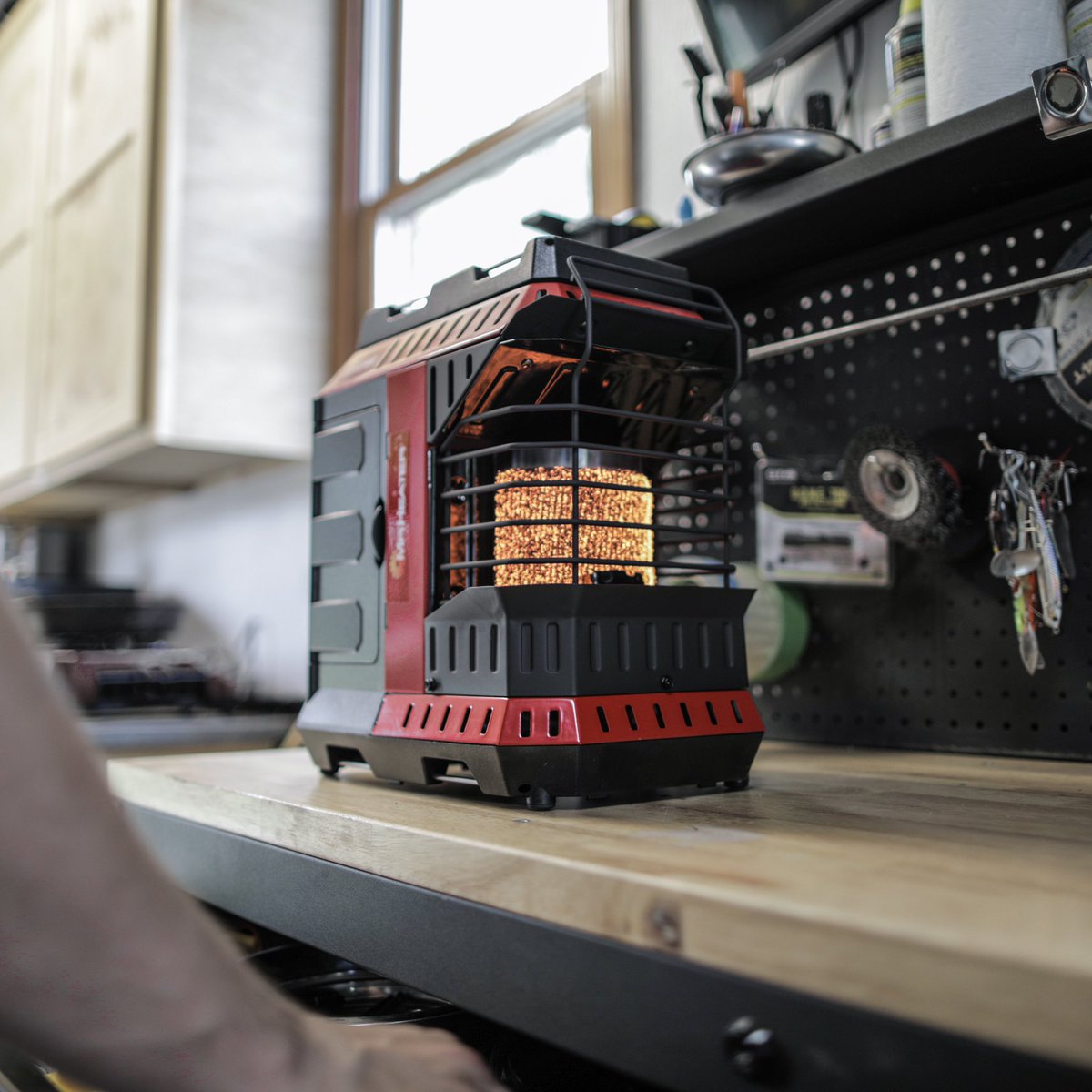 MrHeater's tweet photo. Take the chill out of any garage project with the all-new Buddy FLEX™ heater! The new heater features a 8,000 - 11,000 BTU omni-directional burner providing heat in 180°. Click the link to enter to win a FREE one: https://t.co/bnBxcfZGpX #mrheater #Giveaway #BuddyFLEX https://t.co/78ELw6jFb3