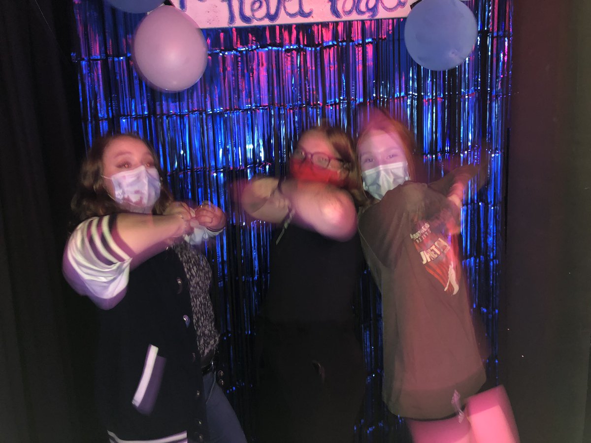 baily_ann_'s tweet photo. peace out chamberlain high school, thanks for the mems π₯Ίπ©Έπͺ#zoomrehearsal #scarywhite #smoothieking #dothetruman https://t.co/L54vRIhpuU