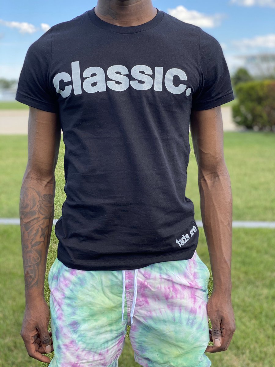 prettytradee's tweet photo. I just really love my FUCKING face 😭 ...k bye ✌🏾 
#mkemodel #malemodel #fashionblogger #classic #black #influencerstyle #chicagomodels #mkephotography #chicago #explorepage #viral https://t.co/KygPDHJAoZ