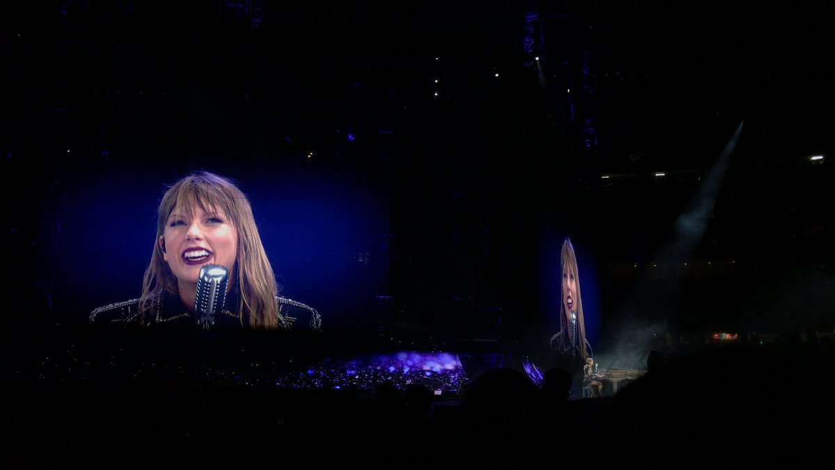 ohhaimegan's tweet photo. @GilletteStadium @taylorswift13 I miss it so much!! π #repTourFoxborough https://t.co/Lo8xjb8PpI