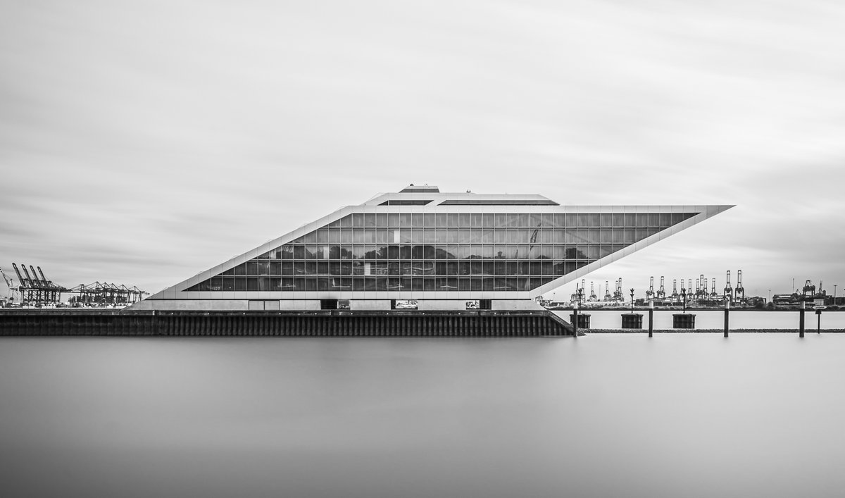 Dockland #Hamburg #Altona #Elbe #Hafen #Dockland #LeicaSL #Voigtländer #Heliar15mm #NDFilter #ND4000 #RolleiRechteckFilter #200Sekunden #Langzeitbelichtung #Blur #Bulbmode #dasWesentliche #unterwegs #unterwegsimNorden #HamburgmeinePerle