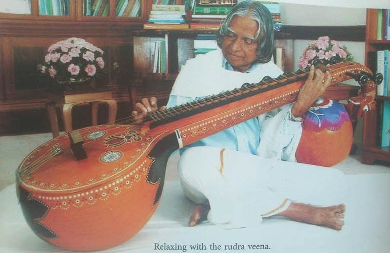 prashantPpande's tweet image. जिनका वजूद धर्म की बंदिशों से ज़ुदा है,
जो मुस्लिमों से पहले भारतीयों के ख़ुदा है।
#APJAbdulKalam
#APJ
#ApjFutureVision