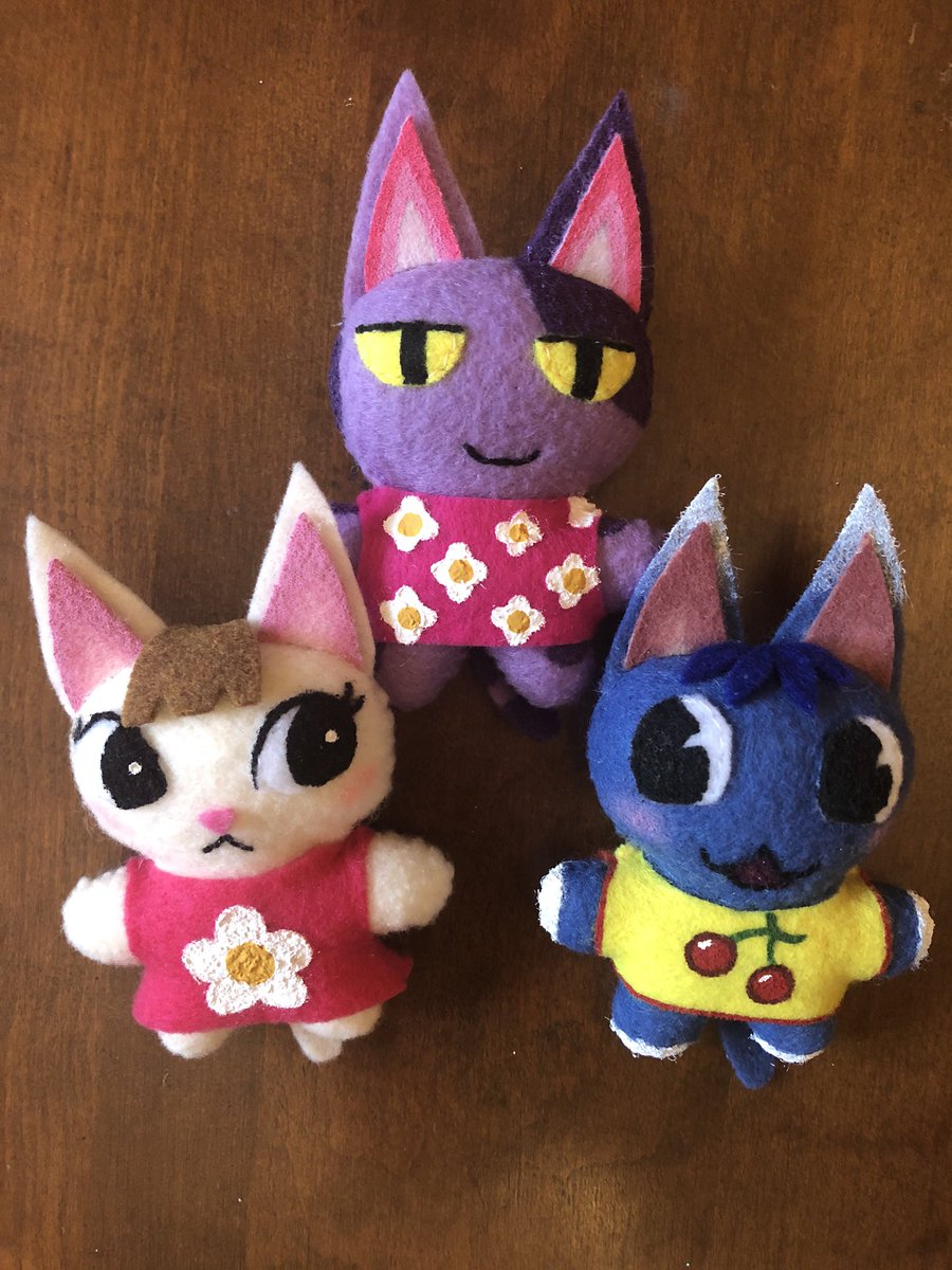 eightbitkingdom's tweet photo. @creambisart Thank you for the share! I’m Kit and make plushes, primarily chibi ones! Here’s some of the stuff I’ve done recently :) 

Links: https://t.co/9UxVWpH4aY

Tagging @BananaSewing, @ChaoticHarbinge, @MaxineArts and @amir_is_queer! https://t.co/CTlmijO0K9