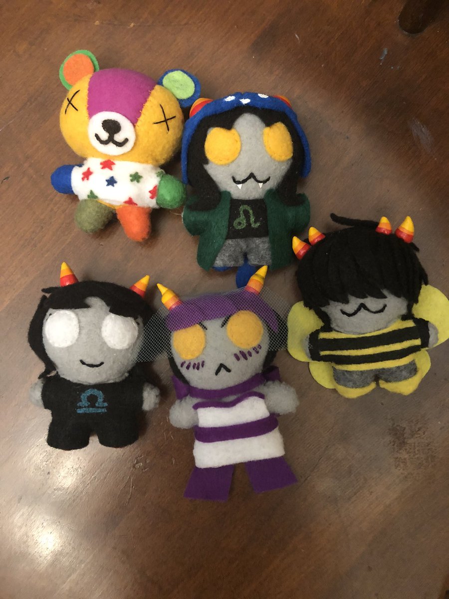 eightbitkingdom's tweet photo. @creambisart Thank you for the share! I’m Kit and make plushes, primarily chibi ones! Here’s some of the stuff I’ve done recently :) 

Links: https://t.co/9UxVWpH4aY

Tagging @BananaSewing, @ChaoticHarbinge, @MaxineArts and @amir_is_queer! https://t.co/CTlmijO0K9