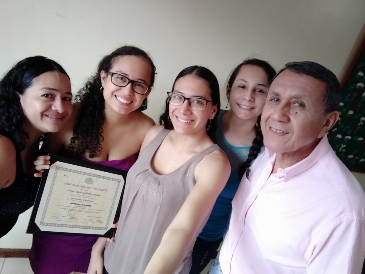 RubmaryR's tweet photo. Graduada! https://t.co/fNUUbmHTN8