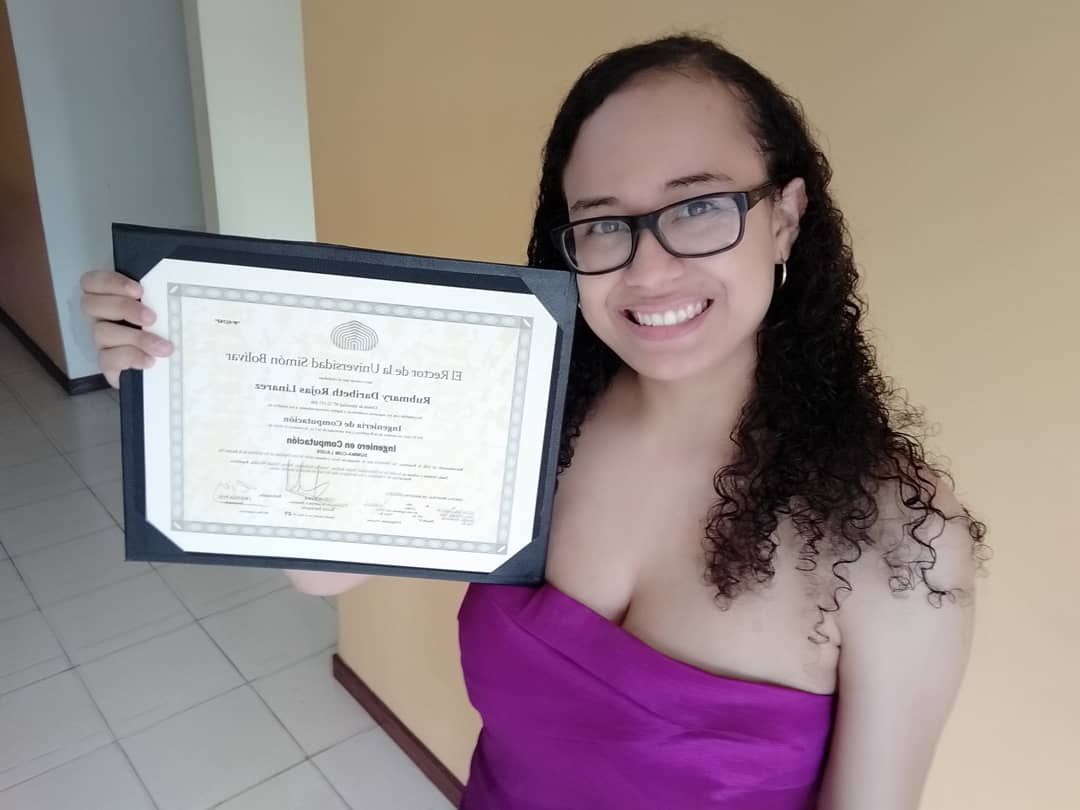 RubmaryR's tweet photo. Graduada! https://t.co/fNUUbmHTN8