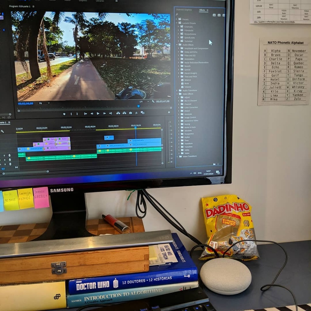 suzanabueno's tweet photo. Trabalhando em vídeo novo pra amanhã! Vou estrear uma série no canal. 😋
Sempre de terça tem vídeo novo!
#comoeuvou https://t.co/2vVj49t1fj https://t.co/UGueK1cuUG