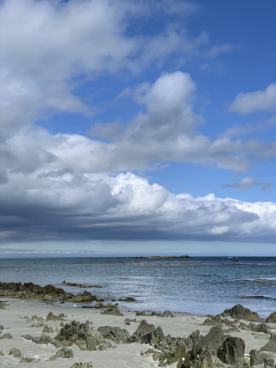 susiereaphoto's tweet photo. Fair weather. #holidaysathome #weather #NorthernIreland #lockdown #beach #kids #findingfun https://t.co/5rQS7hq5Xy