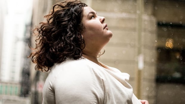 Congrats to #ArtistAmbassador <a href="/AngelBaribeau/">Angel Baribeau</a> on releasing their first solo project!

The Cree powerhouse vocalist released For Those I Love(d) on all digital platforms last Friday. Learn more about the project - cbc.ca/news/canada/no…

#indigenousartist #LegacySchools