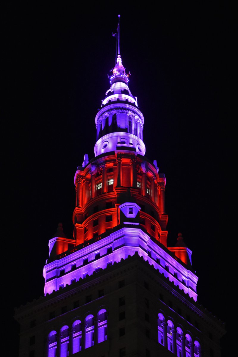 CCHCleveland's tweet photo. Our colors lit the night Saturday to honor children, families, and staff of CCH. Our sincere gratitude to @TowerLightsCLE, as well as the Post Office, 668 Euclid, and any others who took the time to say WE ARE WITH YOU -YOU ARE NOT ALONE! https://t.co/qX4Rw7sRtl