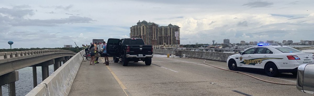 OCSOALERTS's tweet photo. ⚠️Traffic Alert⚠️A #trafficcrash with corresponding diesel spill has shut down the eastbound lanes of the Marler Bridge in #Destin. It could take up to a couple hours to clean up so please take the alternative route into Destin at this time. #MidBayBridge ⭐️ https://t.co/lf6y2VobSu