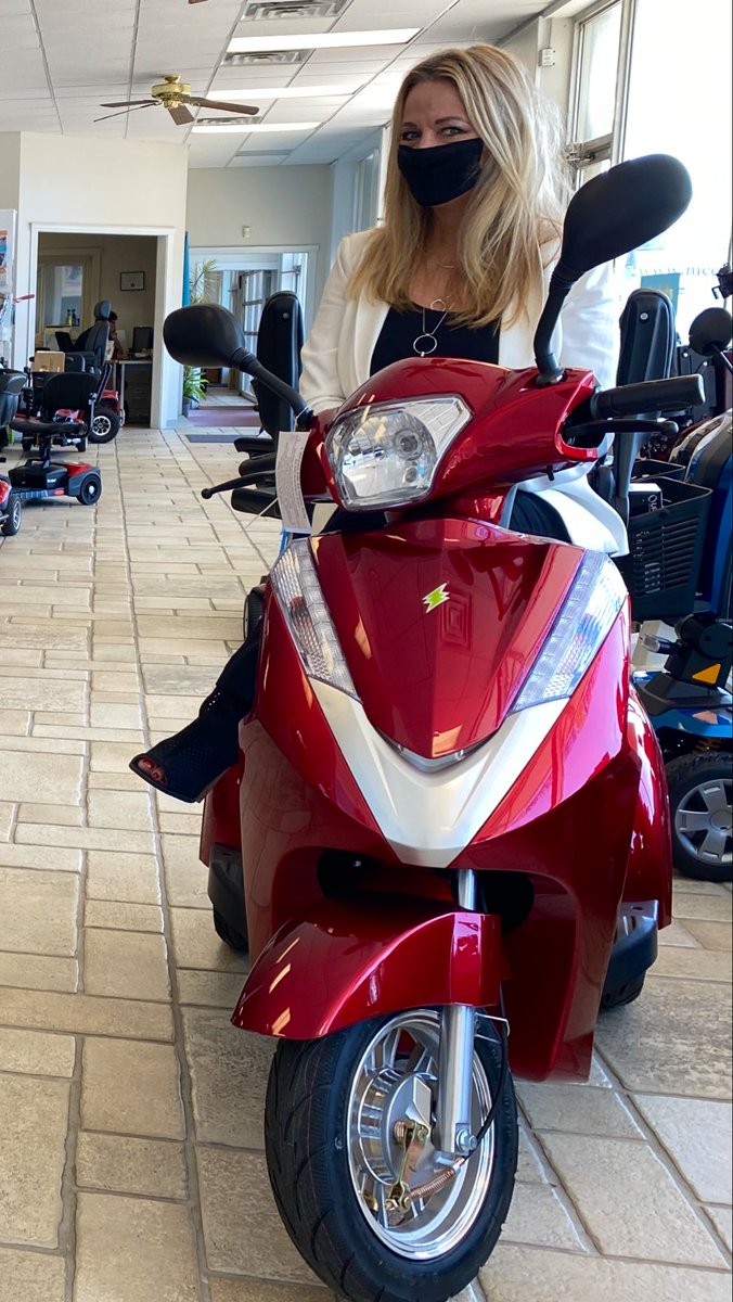 RealLauraSteele's tweet photo. Back at it for #13INSideTrack 🛵Our segments showcasing Central Indiana businesses air on Wednesdays &amp; Thursdays following 13 News at Noon. https://t.co/EKsESrMU5c