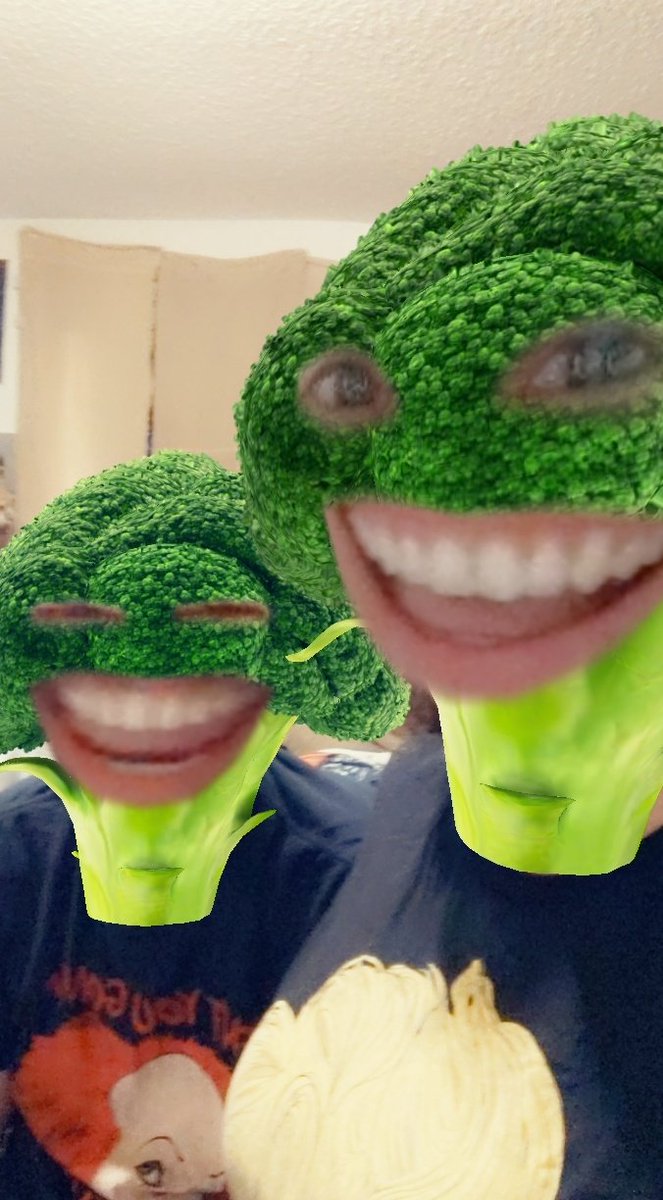 chelps27's tweet photo. @ThePurplatypus Broccoli twins getting ready to celebrate https://t.co/VTrEsSegrx