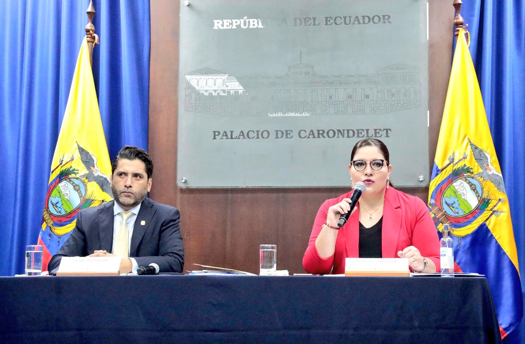 Produccion_Ecu's tweet photo. En rueda de prensa, el ministro de Producción, Comercio Exterior, Inversiones y Pesca, @IvanOntanedaB, se refirió a la #LeyEmprendimientoEInnovación, su reglamento y los beneficios para impulsar a los emprendedores nacionales. https://t.co/9y77cJEkJo