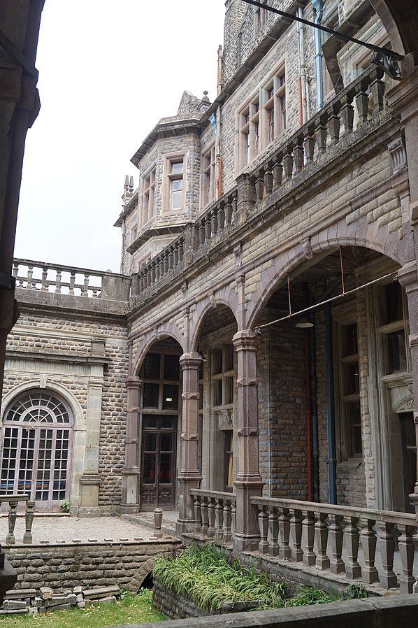 GothicArchitect's tweet photo. Rashtrapati Niwas(President’s Residence),formerly known as the Viceregal Lodge, was the former residence of the Viceroy of India and today serves as a museum housing artefacts of the British Raj.

It was built to a Jacobethan design by British Architect Henry Irwin from 1880-1888 https://t.co/4BzgesY1rc