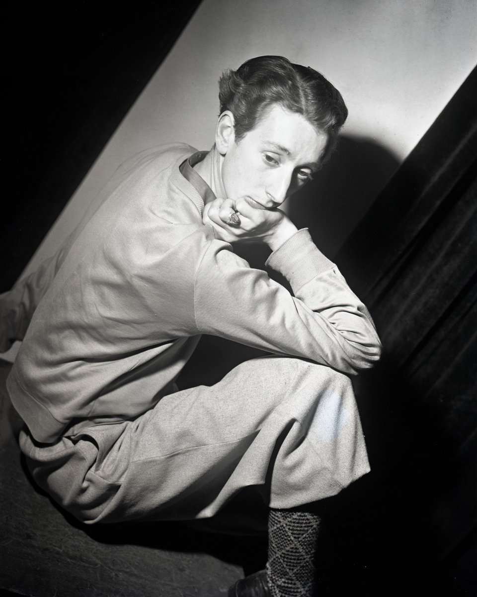 mai_austria's tweet photo. Albert Mol, acteur en danser 1947.
๐ท Paul Huf/MAI
https://t.co/6rbzjCnM8k
#gaypride๐ #pridemonth #pride2020๐ณ๏ธโ๐ #actor #dancer #albertmol #amsterdam #lgbt #lovewins๐โค๏ธ #1940s https://t.co/z9N570T4vJ
