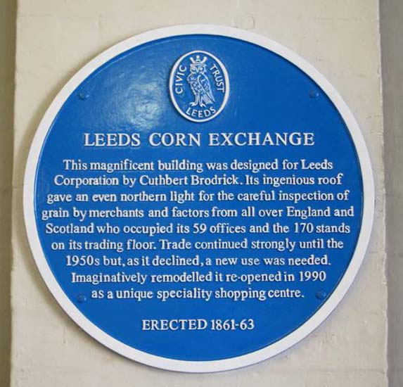 Today's  #Leeds  #BluePlaque is one of its most iconic buildings, the Corn Exchange. Designed for Leeds Corporation by Cuthbert Brodrick, its ingenious curved roof gave the perfect lighting for inspecting grain for the merchants who occupied its 59 offices & 170 stands (27/31)