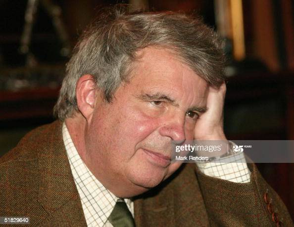 Prince Alexandre, son of King Leopold III and Liliane de Réthy. The witness X2 says that nothing ever happened there. However his wife, the Princess of Paris, stipulates in an interview that he had bizarre manners.