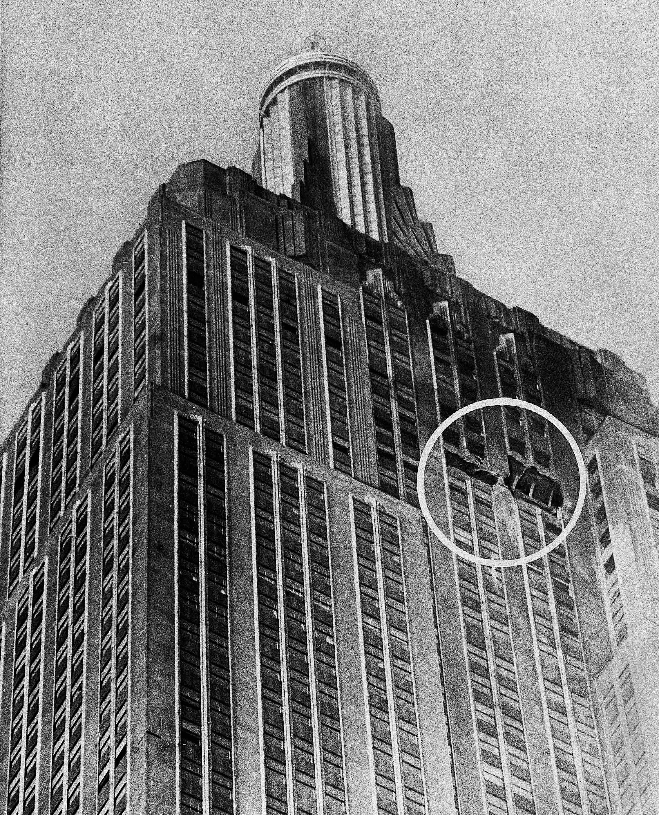 Theatrum Belli On Twitter 28 Juillet 1945 Un Bombardier B 25 Mitchell Percute Par Accident L Empire State Building 14 Victimes Https T Co 9fodkxoslt Twitter