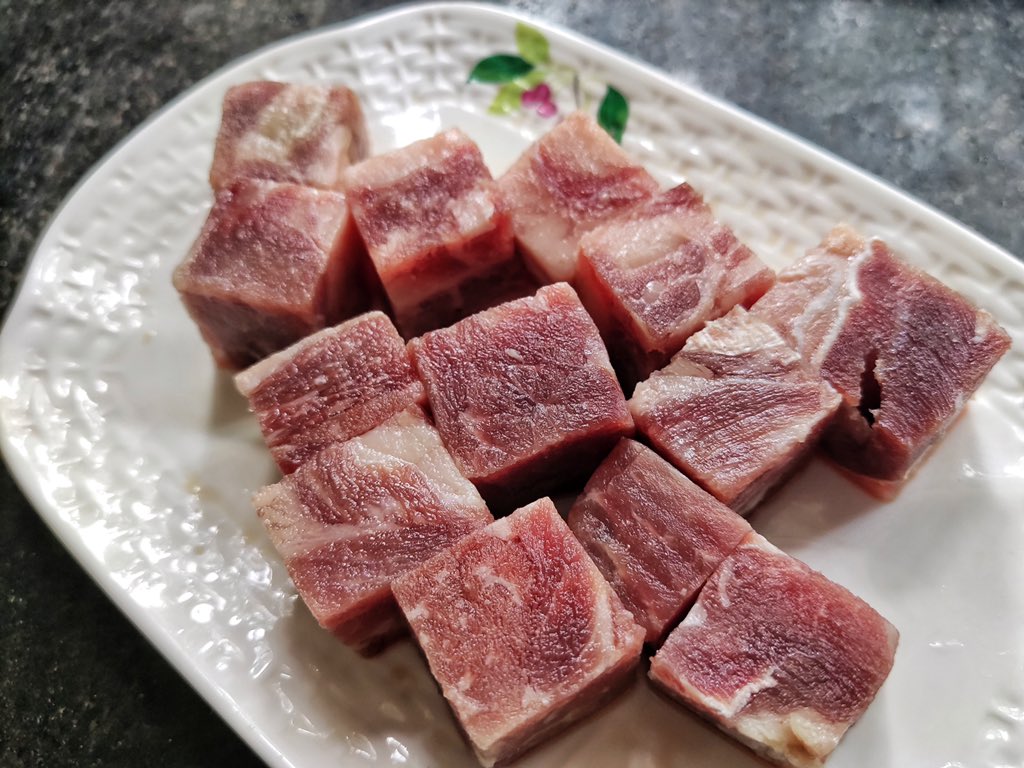 lin_sunlight's tweet photo. My phone perspective, I have another simple meal with cattle, fried eggs and bananas on the weekend in Beihai.  Have a meal in front of the pictures of the cows I ate in Tokyo before… #Beihai #China #travel #emotion #life #food #photography #streetphotography #foodphotography https://t.co/xaGzjTG1ry