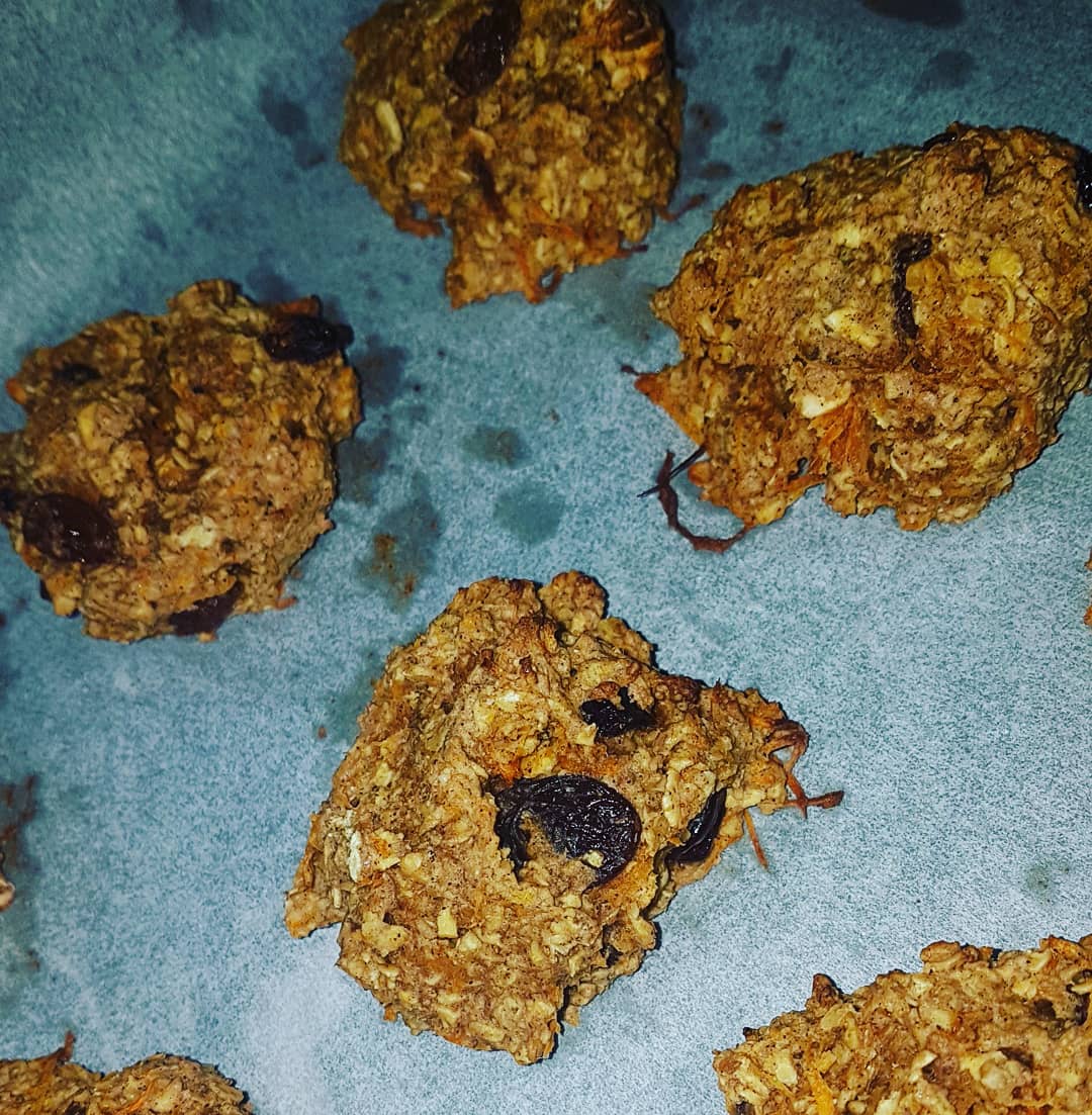 OrganicGuinea's tweet photo. Ready for starting back with the HIIT classes tomorrow....pre work out carrot cake bites. I subbed the egg for a linseed egg to make them vegan 💖 Eat 2 an hour before your workout 😉  @MGsKitchen worth a go and tasty as hell https://t.co/n5q28wANCb