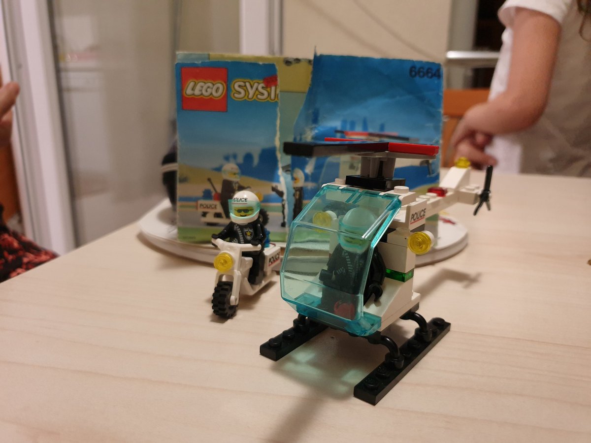 Fkucuk_'s tweet photo. 30 yıllık oyuncağım... Yıllar sonra yeniden yaptık yeğenimle. @LEGO_Group @LEGOIdeas https://t.co/9GJWiMhqOv