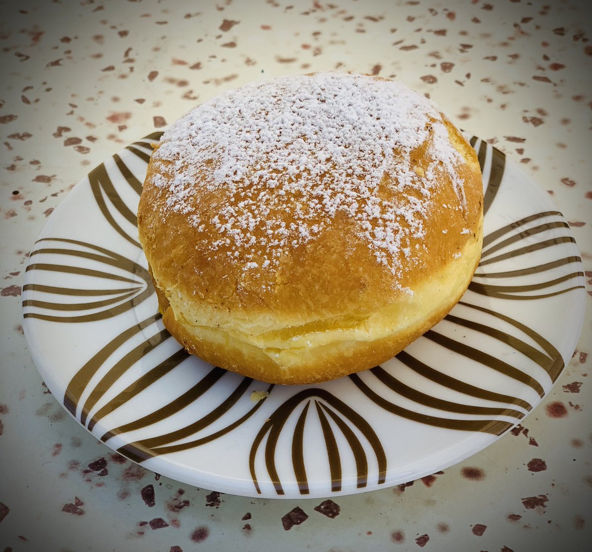 tssorcinelli's tweet image. When #breakfast takes the front seat 💺!!! The almighty #bombolone with hidden #cream inside! There is nothing more #sexy and #delicious than this #charming #chubby #gorgeousness #boom 💥 #yummy #pastry #chefs #pastrychef #bake #pastrycream #LaCrema #MondayMotivation #Monday