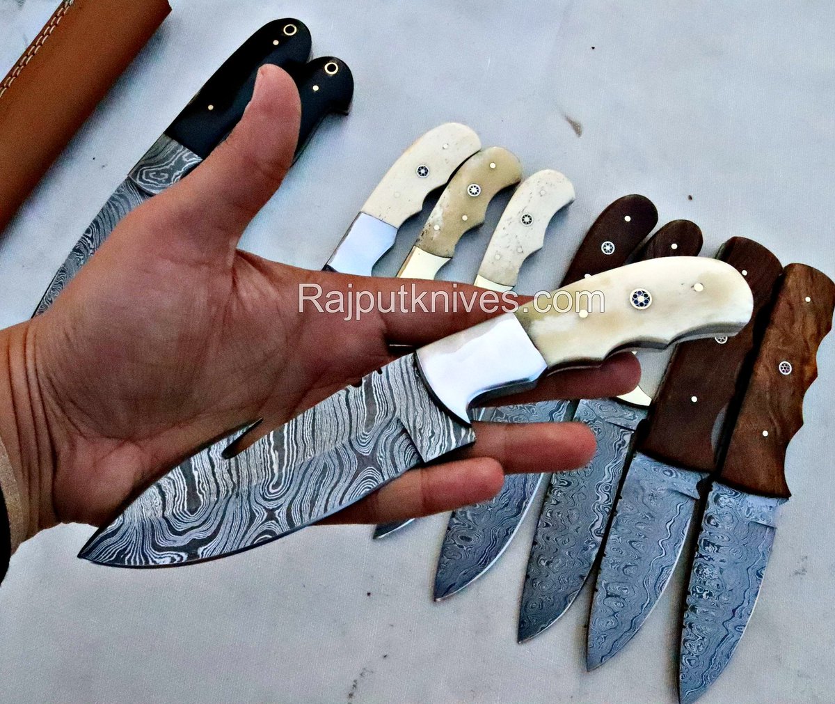 RajputKnives's tweet photo. Gut Hook fixed blade knife
Blade: Damascus steel,
Handle: camel bone,Stainless bolster, Mosaic pin 
.
Contact me whatsapp( 92-304-5701960 ) for more information.
.
Give us a follow @RajputKnives 
Subscribe us on youtube: Rajput Knives
.
#Guthookknife #fixedblade #rajputknives https://t.co/4ZC4dDgbCU