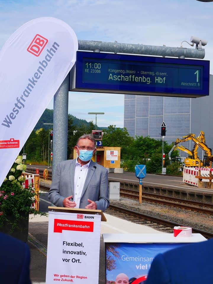 BertholdRueth's tweet photo. Jeder von uns, der schon einmal mit einem Kinderwagen oder einem Fahrrad Zug gefahren ist oder vielleicht zeitweise auf Krücken angewiesen war weiß, wie wichtig Barrierefreiheit gerade auf einem Bahnhof ist. https://t.co/dwafY2pucV