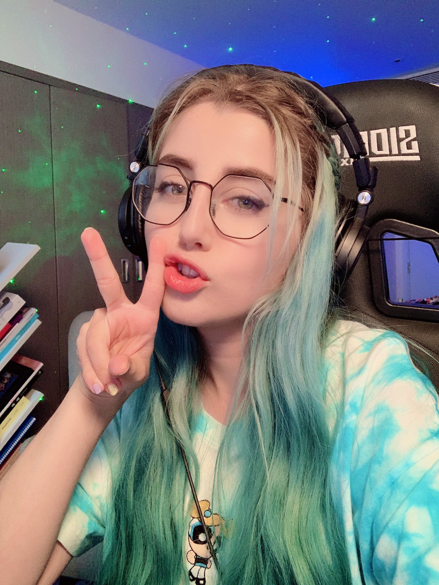 Gee ☁️ on X: She do be kinda live again doe WOAH t.co4sLiIIIEmb  t.co7yqtP6EKyh  X